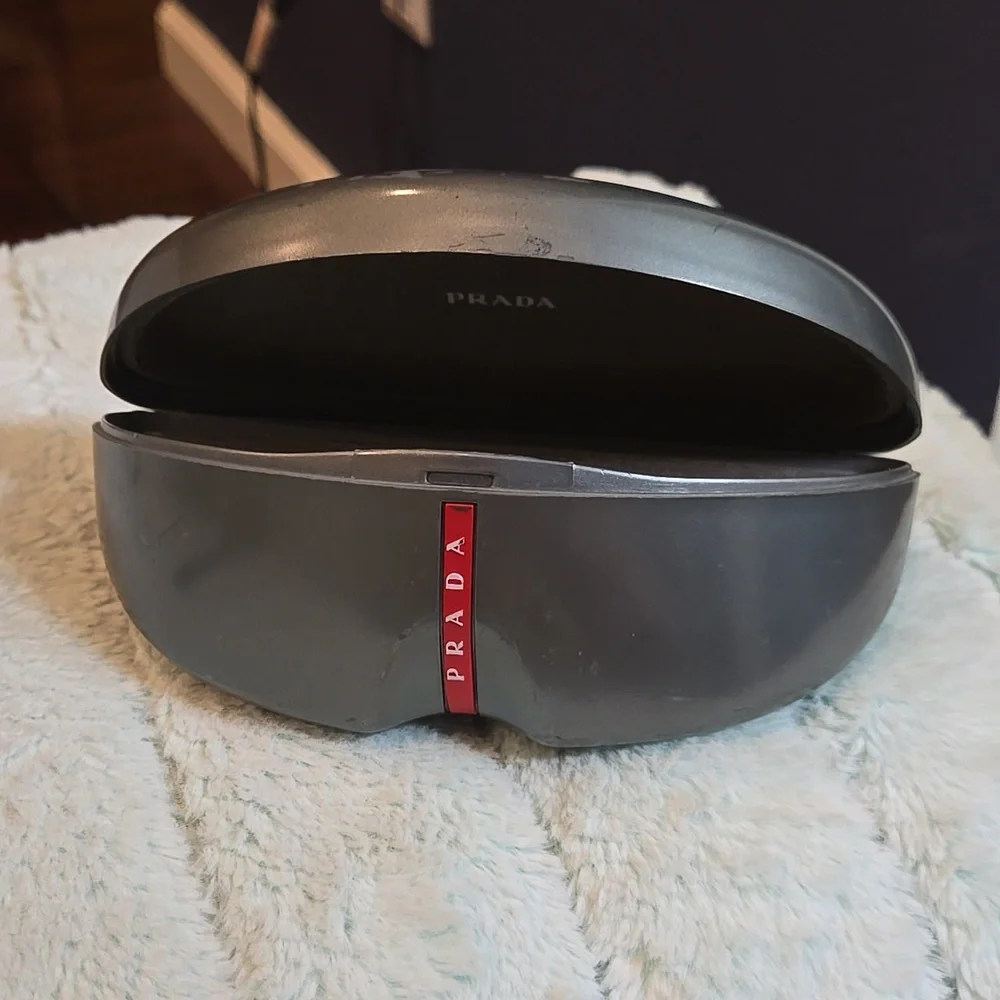 Authentic Prada sunglasses - Picture 3 of 10